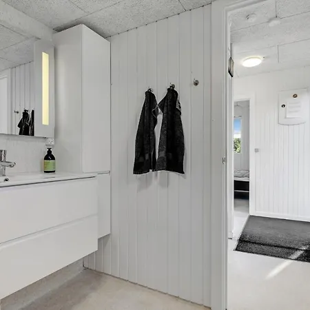 Hus Med 3 Soveværelser Og Strandpromenade I Aabenraa