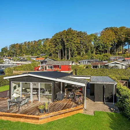 Hus Med 3 Soveværelser Og Strandpromenade I Aabenraa