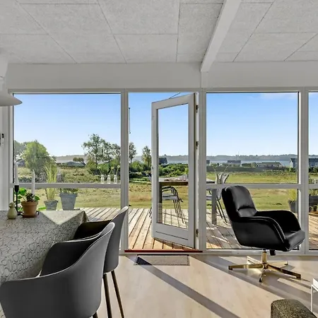 Hus Med 3 Soveværelser Og Strandpromenade I Aabenraa