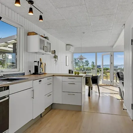 Three-bedroom In بيت للعطل أبينرا