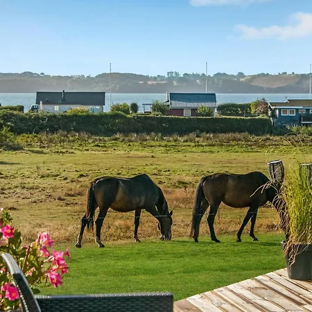 Hus Med 3 Soveværelser Og Strandpromenade I Aabenraa Feriehus *